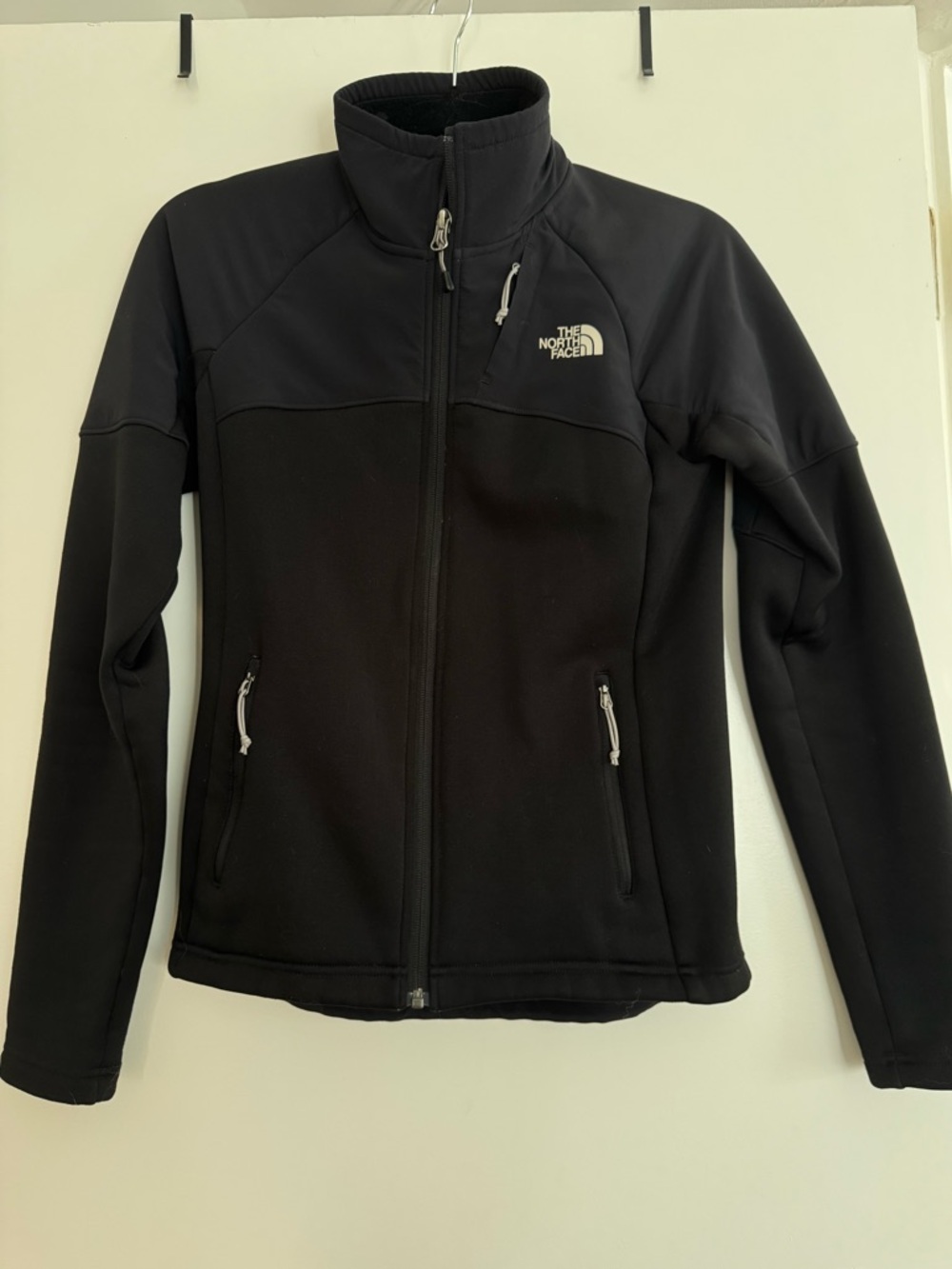 The North Face Women’s Black Full-Zip Softshell Jacket